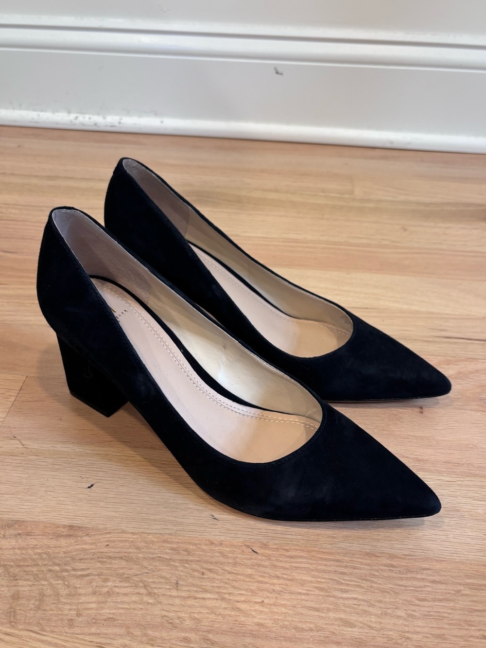 Marc Fisher black suede pumps 7.5M